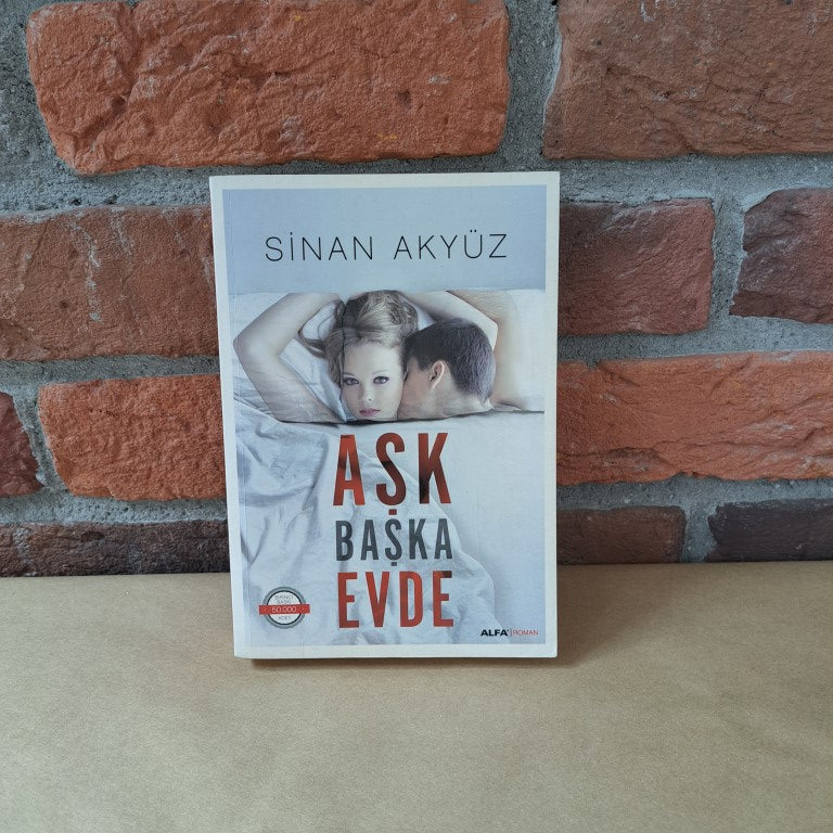 Ask Baska Evde, Sinan Akyüz – Sinan Akyüz | Alfa Yayıncılık