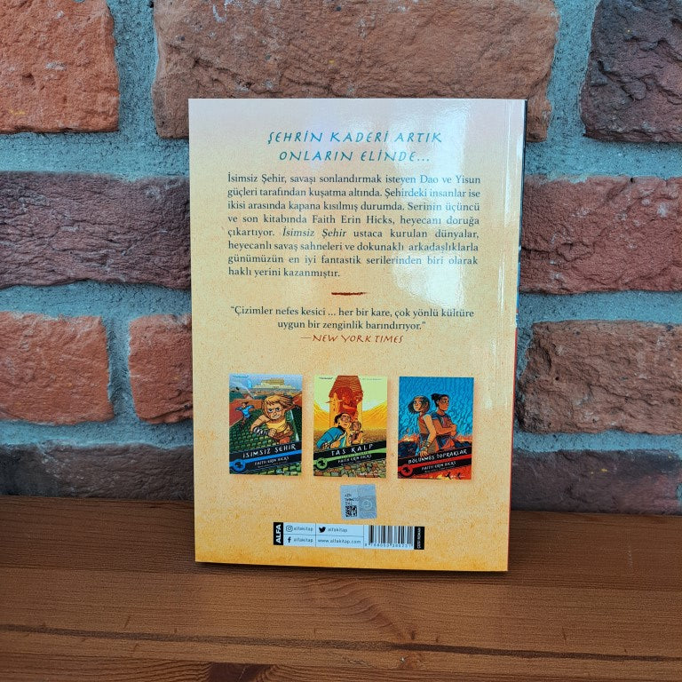 Bölünmüş Topraklar İsimsiz Şehir, Faith Erin Hicks – Faith Erin Hicks | Alfa Basim Yayim Dagitim