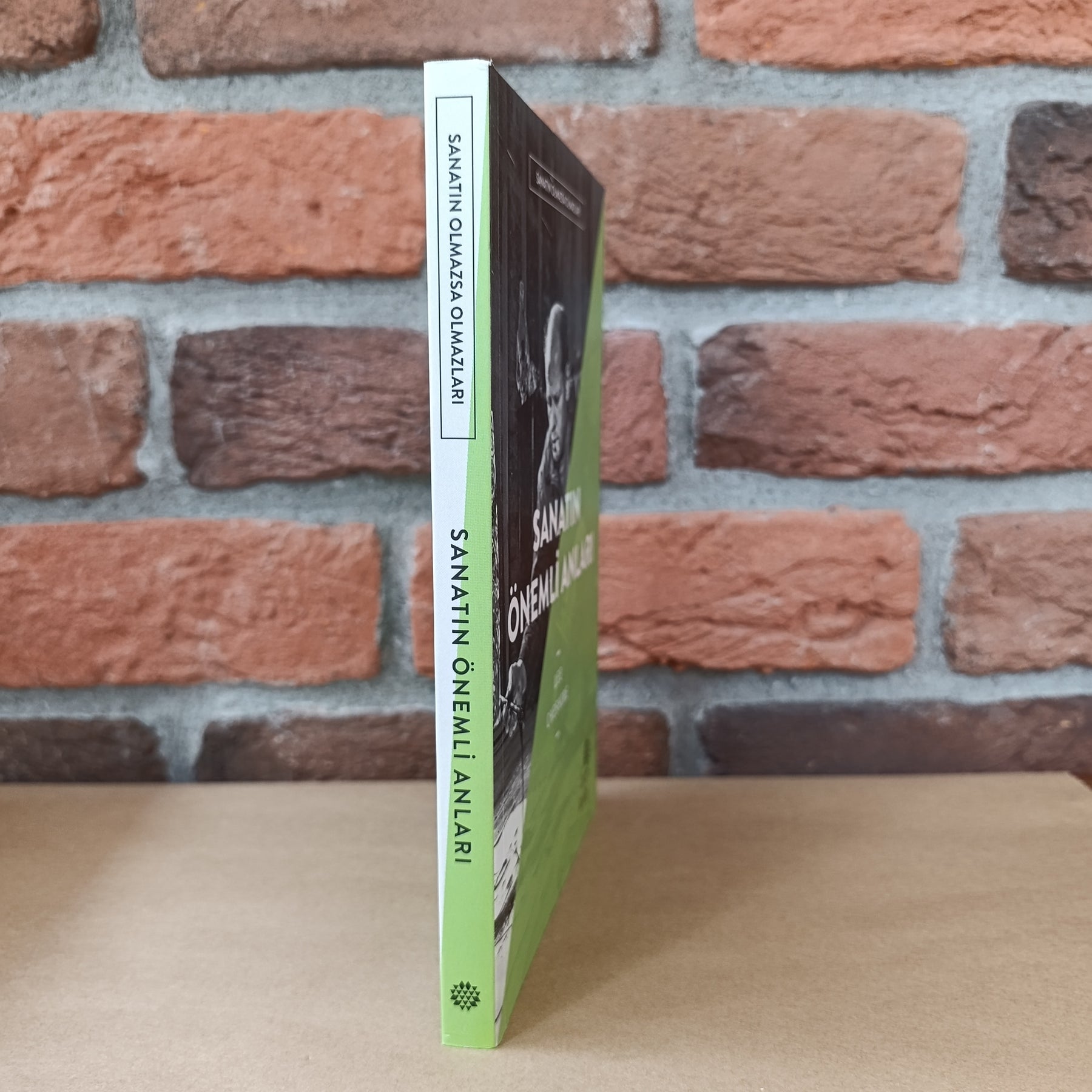 Sanatin Önemli Anilari – Lee Cheshire, Eda Açalan | Hep Kitap