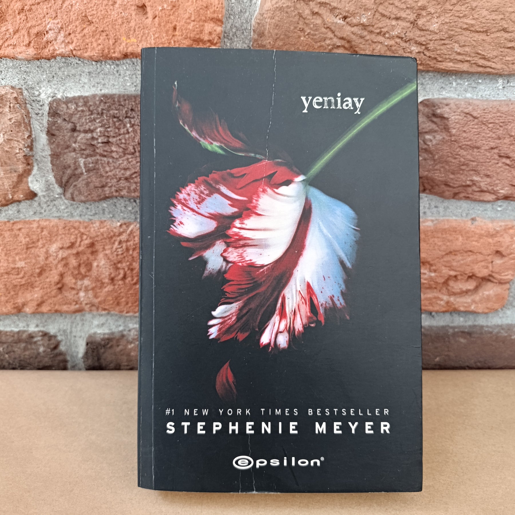 YENİAY , Stephenie Meyer – Stephenie Meyer | Epsilon Yayınları