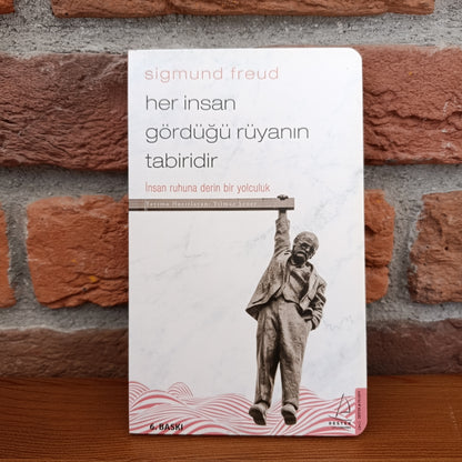 İçimizdeki Kara Delikler, Marta Markoska,