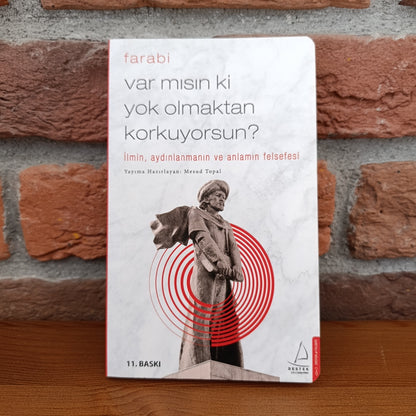İçimizdeki Kara Delikler, Marta Markoska,