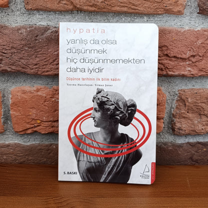 İçimizdeki Kara Delikler, Marta Markoska,