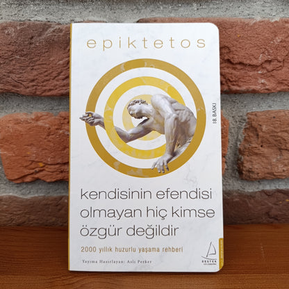 İçimizdeki Kara Delikler, Marta Markoska,