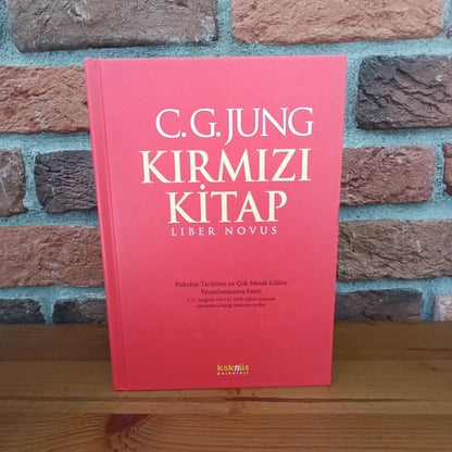 İçimizdeki Kara Delikler, Marta Markoska,