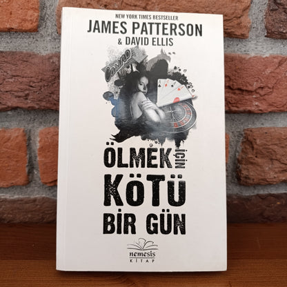 İçimizdeki Kara Delikler, Marta Markoska,